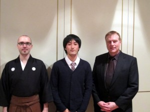 新年会にて、ボルン前会長(右)とフローリアンさん(左)